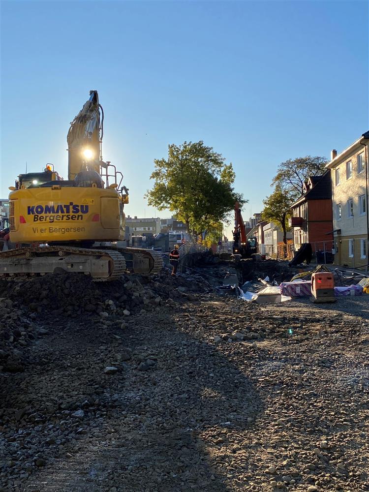 Påfylling av finmasse over nylagt VA. - Klikk for stort bilde