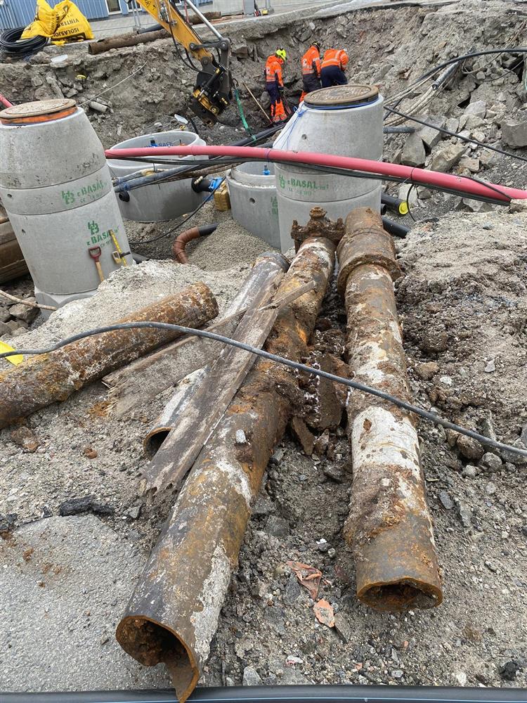 Gamle rør er byttet ut med nytt - Klikk for stort bilde