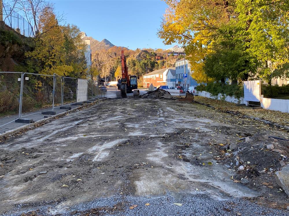 Asfalten fjernes i Kong Øysteins gt - Klikk for stort bilde