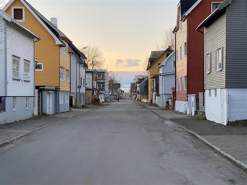 Storgata i Svolvær før oppstart av anleggsprosjektet. - Klikk for stort bilde