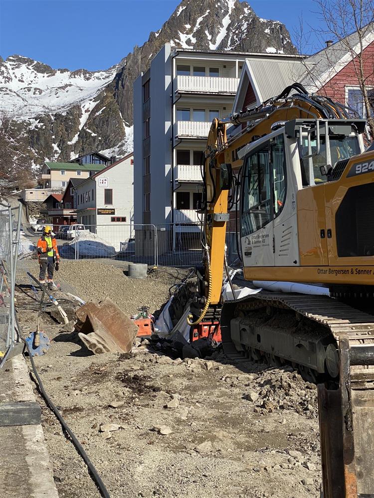 Pigging av berg. Arbeidet medfører endel støy. - Klikk for stort bilde